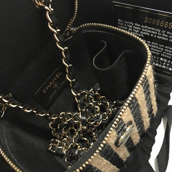 Chanel vanity case purse - Picture 5 of 6